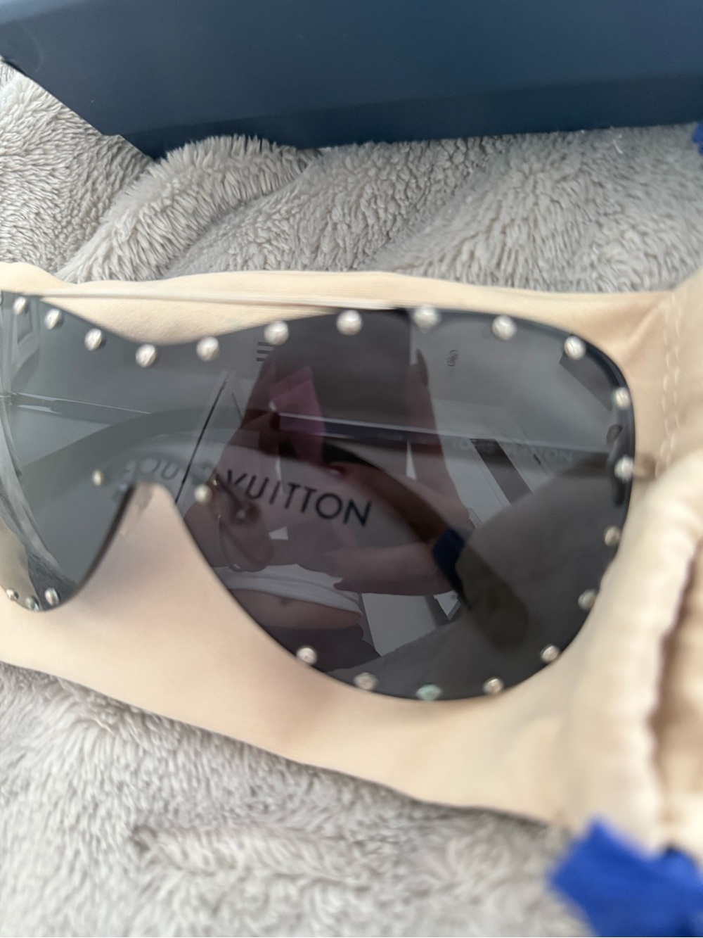 Louis Vuitton Metal The Party Black Shield Sunglasses with Silver Studs - Picture 3 of 7